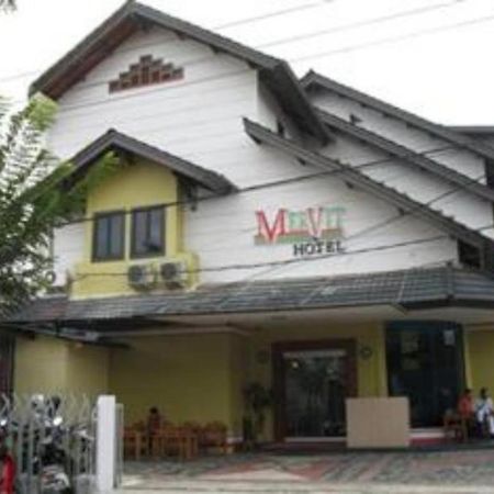 Mervit Hotel Паданг Экстерьер фото