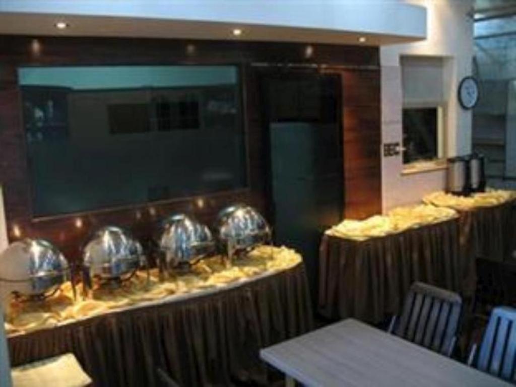 Mervit Hotel Паданг Экстерьер фото