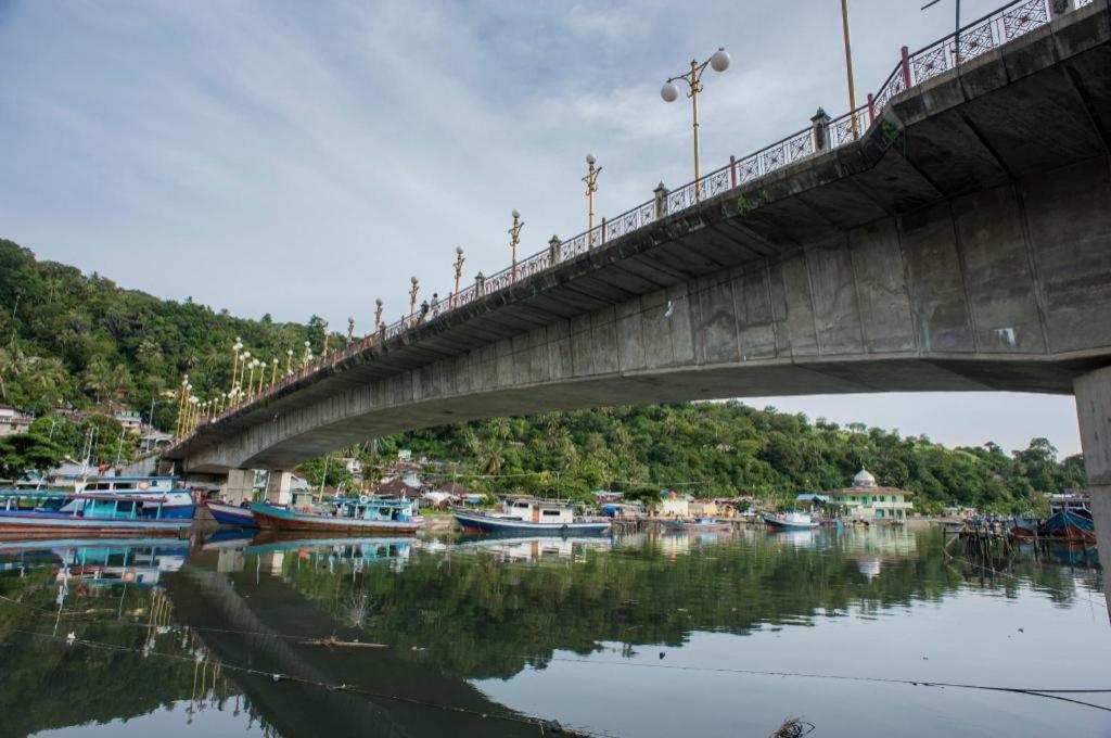 Mervit Hotel Паданг Экстерьер фото